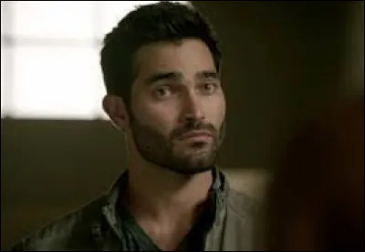 Dans la saison 3, avec qui Derek sort-il ?