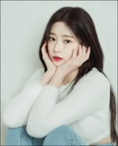 Comment s'appelle cette jeune fille au regard si affligé ?