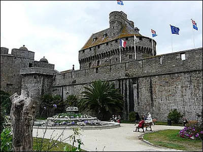 Quelle est l'intruse parmi ces villes ?