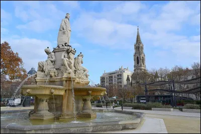 Quelle est l'intruse parmi ces villes ?