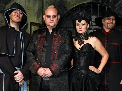 Complétez : 
"Einmal noch, dann bin ich..."