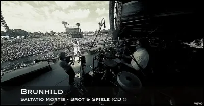 Complétez : 
"Siegfried vor Burg..."