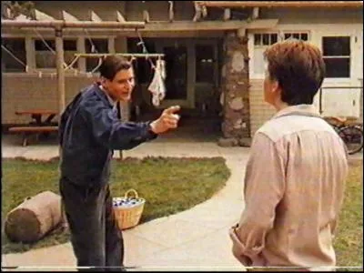 Quel est le problème que Marty a causé en protégeant son père ?