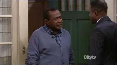 James, le frère de Barney retrouve son père biologique. Comment se prénomme ce dernier ?