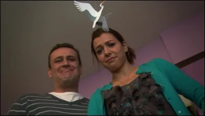 Lors de leurs essais de "conception bébé", Marshall demande conseil à son père pour avoir un garçon. Qu'est-ce qui est selon le père de Marshall, une usine à petites filles ?