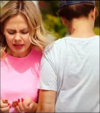 Ton ennemi te bouscule et tu sais quil l'a fait exprès, comment réagis-tu ?