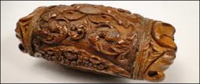 Qui dit tabac, peut dire blague [à tabac cela va sans dire, mais en le disant c'est mieux], mais aussi tabatier pour y mettre en réserve le tabac à priser.