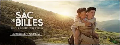 Durant quelle période historique l'intrigue du roman de Joseph Joffo "Un sac de billes" se déroule-t-elle ?