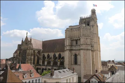 Quelle est l'intruse parmi ces villes ?