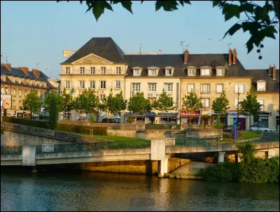 Quelle est l'intruse parmi ces villes ?