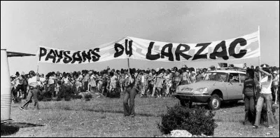 Quelle était la revendication des paysans lors des mouvements du Larzac dans les années 70 ?