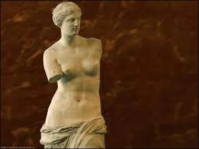 Quel sculpteur est à l'origine de la "Vénus de Milo", une statue en marbre de plus de deux mètres ?
