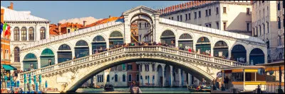 Il paraît que c'est triste au temps des amours mortes !