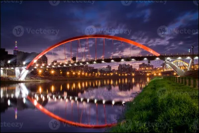 Dans son pays, ce pont est appelé Arc-en-Ciel !