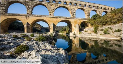 Ave César, ceux qui vont trouver te saluent, par Toutatis, trouvez le nom de ce pont !