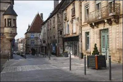 Quelle est l'intruse parmi ces villes ?