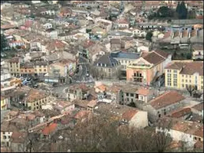 Quelle est l'intruse parmi ces villes ?