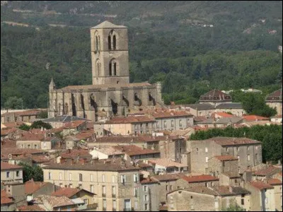 Quelle est l'intruse parmi ces villes ?