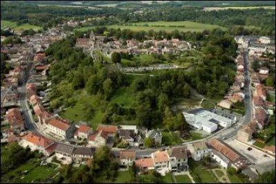 Quelle est l'intruse parmi ces villes ?