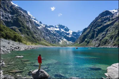 6. Quelle pierre précieuse ou semi-précieuse donne son surnom à l'île du Sud, en Nouvelle-Zélande ?
