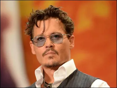 Qui est cet acteur ayant joué le rôle de "Gellert Grindelwald" ?