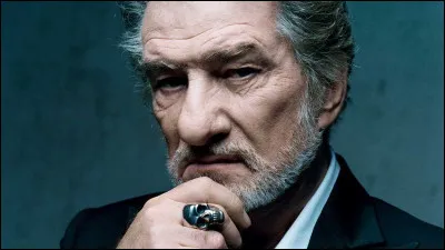 Complétez les paroles de cette chanson d'Eddy Mitchell nommée "La Dernière séance" : "La lumière revient déjà / Et le film est terminé / Je réveille mon voisin / Il dort comme un ...".