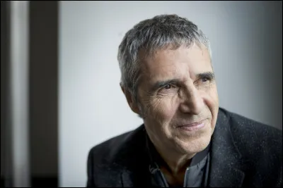 Complétez les paroles de cette chanson de Julien Clerc nommée "Lili voulait aller danser" : "Elle na pas su se désister / Elle na pas pu lui résister / Elle a dit oui sans hésiter / En pleurnichant ...".