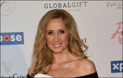 Complétez les paroles de cette chanson de Lara Fabian nommée "Deux ils, deux elles" : "Comme une source claire / S'ouvre à la mer et puis fusionne / Comme un bout de chair / Fait de nous des ...".