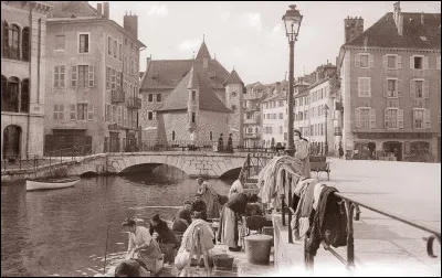Quelle est cette ville se trouvant dans la région Auvergne-Rhône-Alpes ?