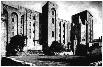 Dans quelle ville se trouve le Palais des papes ?