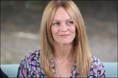 Qui a écrit les paroles du premier tube de Vanessa Paradis "Joe le taxi" ?