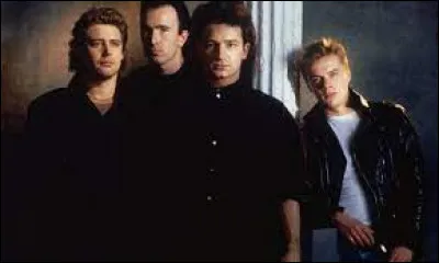 Quel groupe de rock a chanté "With or Without You" ?
