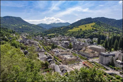 Quelle est l'intruse parmi ces villes ?