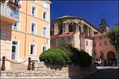 Quelle est l'intruse parmi ces villes ?