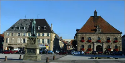 Quelle est l'intruse parmi ces villes ?