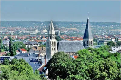 Quelle est l'intruse parmi ces villes ?