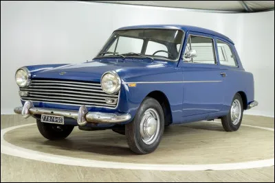 Je ne sais si c'est une mauvaise blague mais allier la conception britannique à la fabrication italienne ne me semble pas la meilleure des idées. Pouvez-vous me nommer le nom de cette auto ?