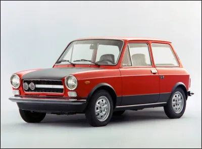 Avant la Volkswagen Golf, je ne voyais pas de sportives de la taille d'un pot de yaourt. Pourtant, ce sont ces pots de yaourt qui ont motorisé la majeure partie des pays européens. Quel est le nom de ce pot de yaourt ?