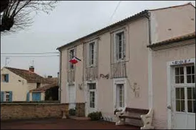 Petit tour en Nouvelle-Aquitaine, à Loire-les-Marais. Commune de l'agglomération Rochefortaise, elle se situe dans le département ...