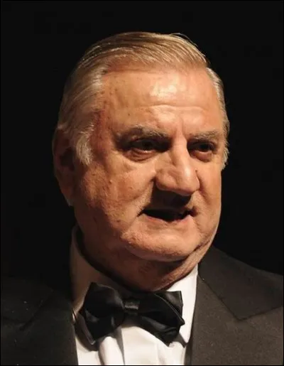Qui est cet Aldo, 86 ans, acteur et chanteur italien, célèbre pour sa démarche cambrée ?