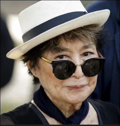 Qui est cette Yoko, 88 ans, poète, musicienne, chanteuse, écrivaine, compositrice, comédienne et cinéaste japonaise, connue comme compagne de John Lennon de 1968 à son assassinat en 1980 ?