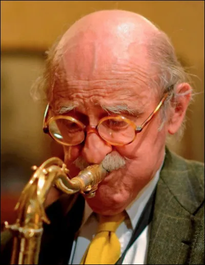 Qui est ce Marcel, 98 ans, musicien de jazz français devenu célèbre avec sa chanson "Tu veux ou tu veux pas " ?