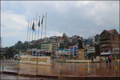 Cette ville, en bordure du lac Kivu, a &eacute;t&eacute; cr&eacute;&eacute;e par les Belges - sous le nom de Costermanville - dans le Bushi ancien royaume du Sud-Kivu : quel est son nom depuis l'ind&eacute;pendance du Congo ?
