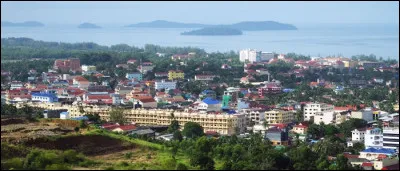 Dans quel pays se trouve Sihanoukville, nomm&eacute;e ainsi depuis 1958 ?
