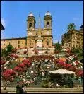 Célèbre place de Rome où un escalier monumental mène à l'église de la Trinità dei Monti, je dois mon nom au fait qu'elle fut longtemps considérée comme territoire espagnol :