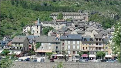 Nous terminons ce quiz à Sainte-Énimie. Classé parmi les Plus Beaux Villages de France, ce village des gorges du Tarn se situe ...