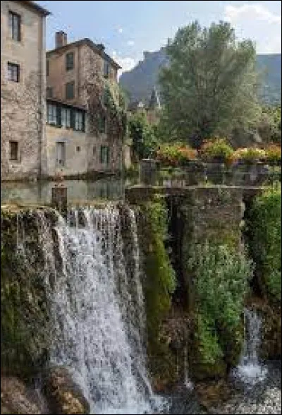 Commune au cur du parc national des Cévennes, Florac est une sous-préfecture du département ...
