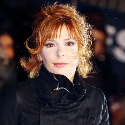 Quelle chanteuse r&eacute;v&eacute;l&eacute;e par un t&eacute;l&eacute;crochet a sorti le single "J�en ai marre" &eacute;crit par Myl&egrave;ne Farmer et Laurent Boutonnat ?