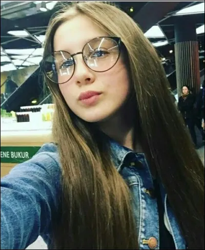 Avec qui Diana est-elle pom-pom girl ?