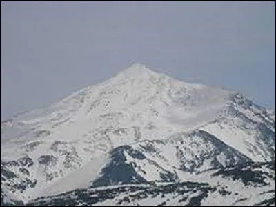 Se situant au Japon, le mont Tokachi, est un volcan dont la dernière éruption eut lieu en 1989.
Culminant à 2 077 m, sur quelle île de ce pays se situe-t-il ?